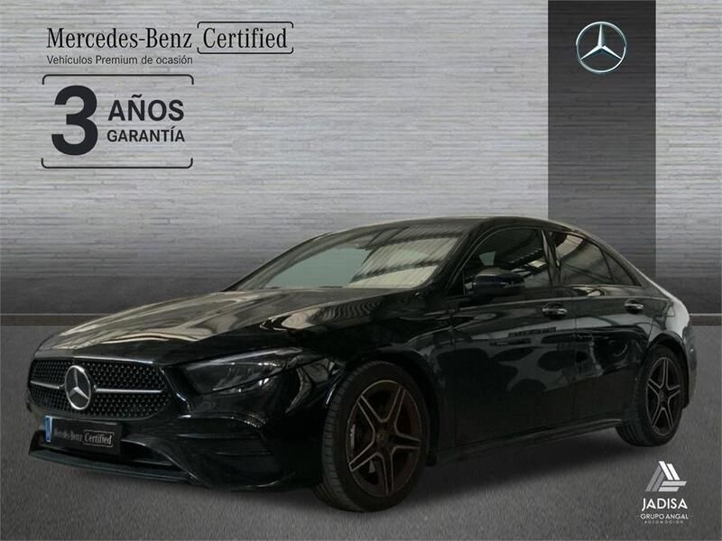Negro Usado 2024 Mercedes A180 AMG line Berlina | 31.990 € (Precio justo) - Imagen 1/4