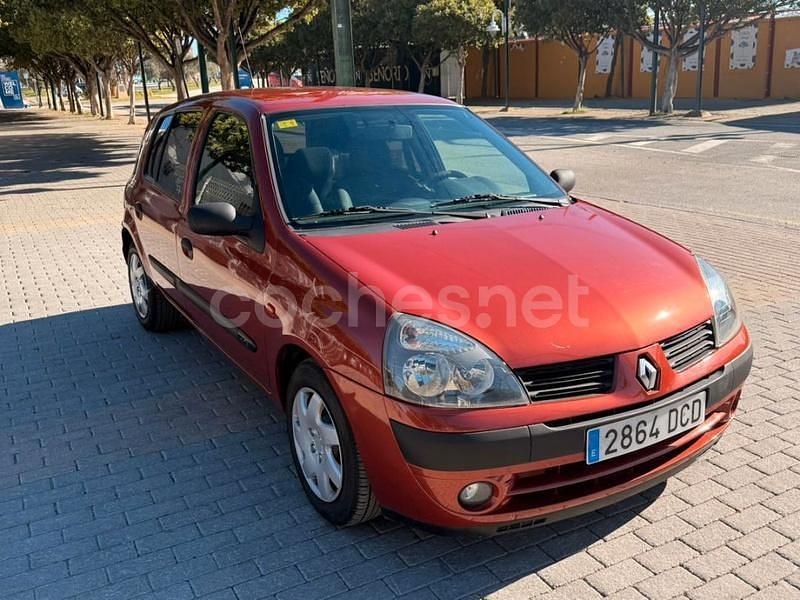 Granate Usado 2005 Renault Clio II Dynamique Berlina | 2700 € (Precio justo) - Imagen 1/4
