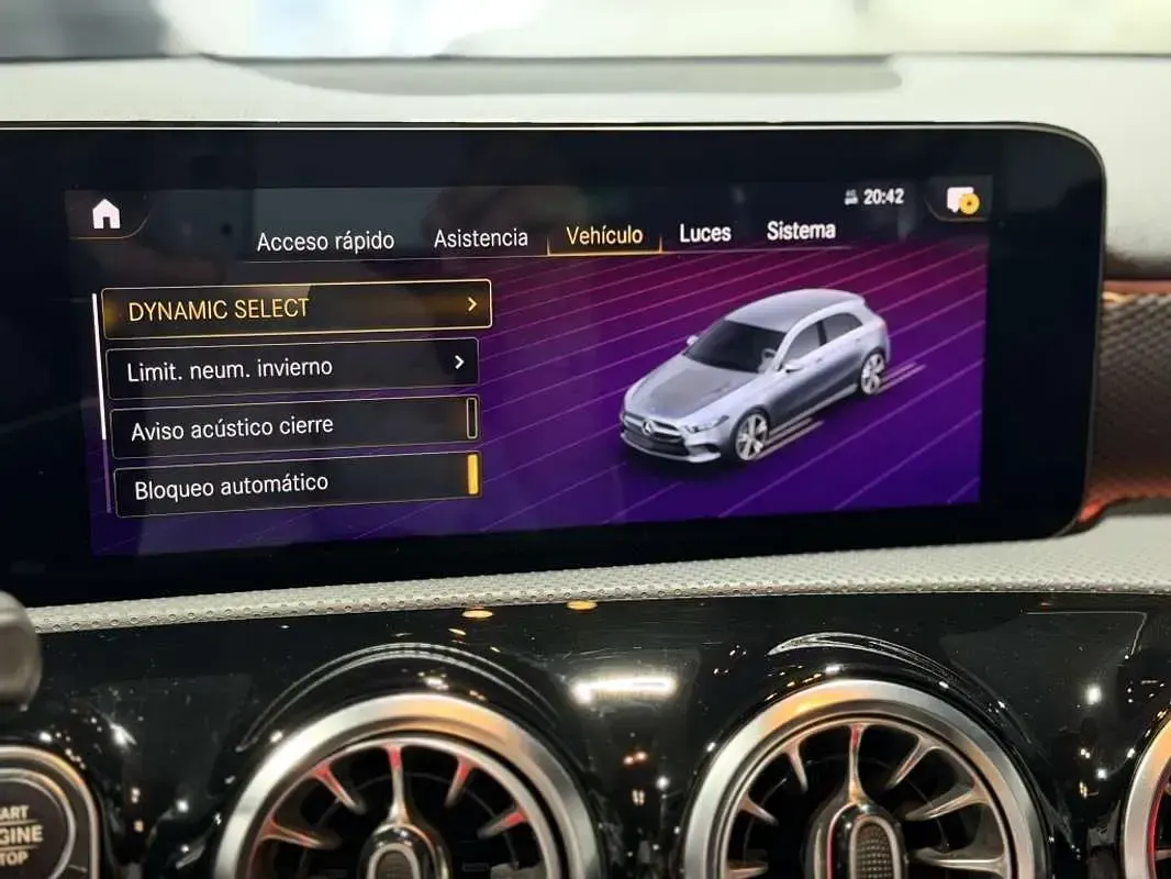 Usado Mercedes A250 218 CV (160 kW) 2022 Gris Utilitario
