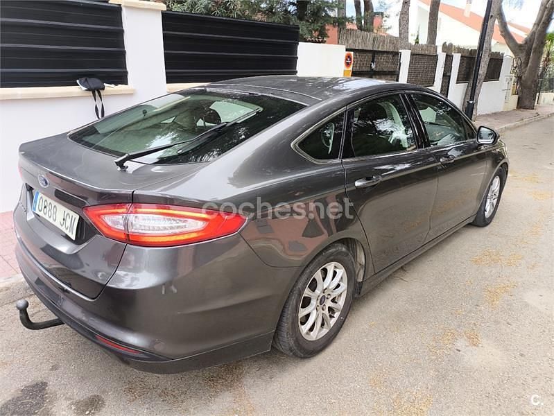 Usado Ford Mondeo Trend 150 CV (110 kW) 2015 Gris / plata Berlina
