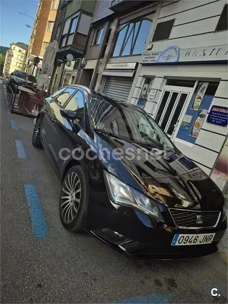 Usado Seat Leon ST Reference 110 CV (80 kW) 2016 Negro Familiar