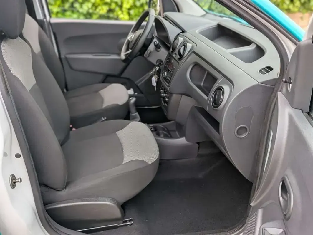 Usado Dacia Dokker Essentiel 102 CV (75 kW) 2019 Verde Monovolumen