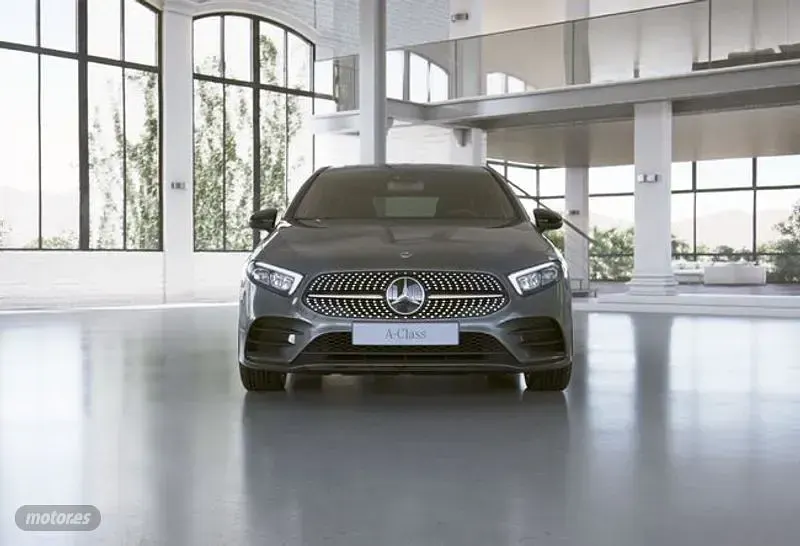 Usado Mercedes A180 115 CV (84 kW) 2022 Gris Berlina