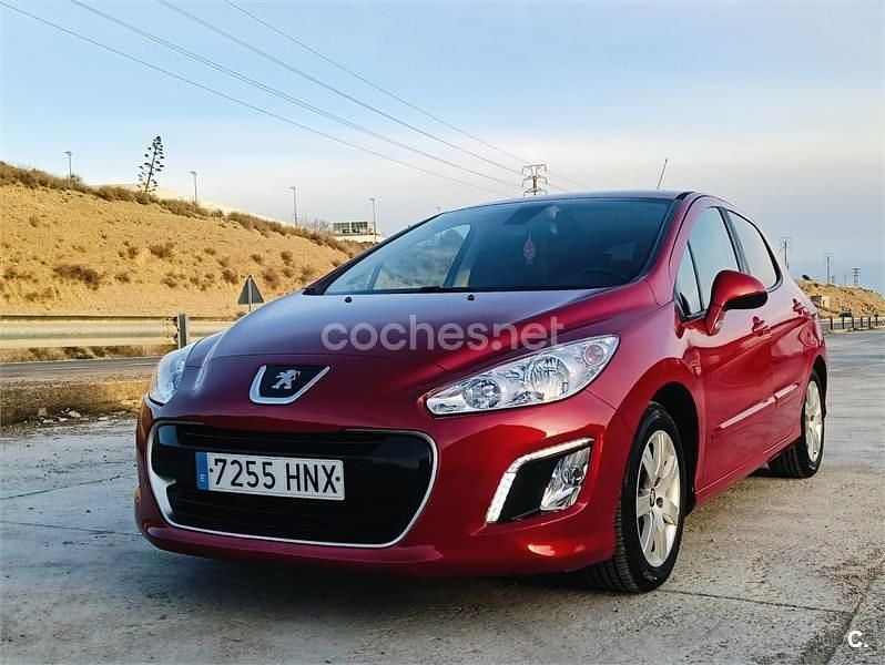 Rojo Usado 2013 Peugeot 308 Business-Line Berlina | 4300 € (Buen precio) - Imagen 1/4