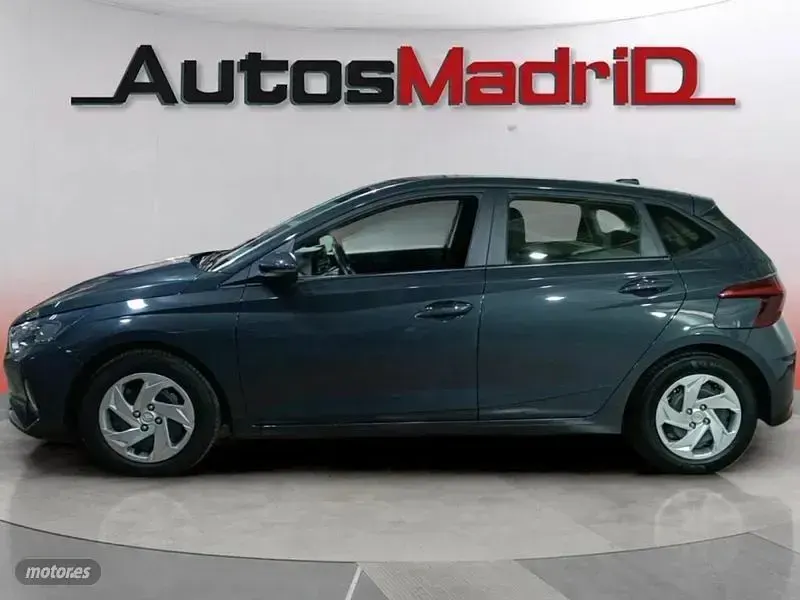 Usado Hyundai i20 100 CV (73 kW) 2022 Gris / plata Berlina
