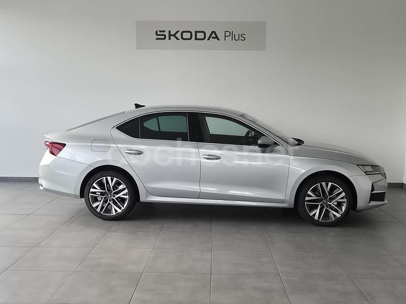 Nuevo Skoda Octavia 150 CV (110 kW) 2025 Gris plata Berlina