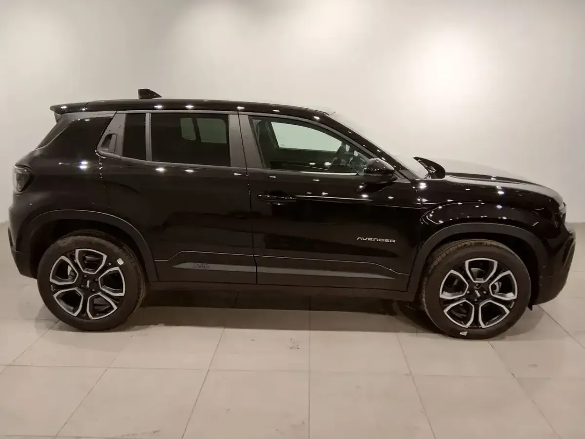 Usado Jeep Avenger Summit 100 CV (73 kW) 2024 Negro SUV