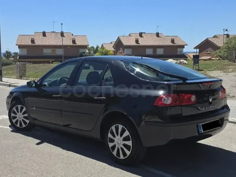 Usado Renault Laguna III Authentique 110 CV (80 kW) 2007 Negro Berlina