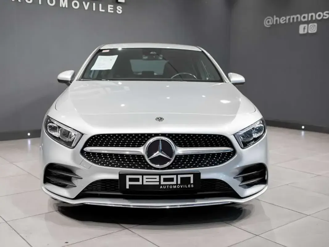 Usado Mercedes A180 116 CV (85 kW) 2019 Gris Utilitario
