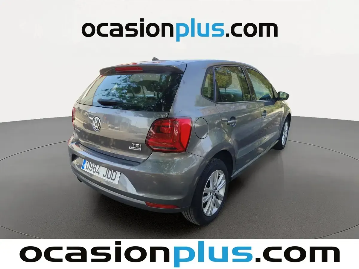 Usado VW Polo Advance 90 CV (66 kW) 2015 Gris Utilitario