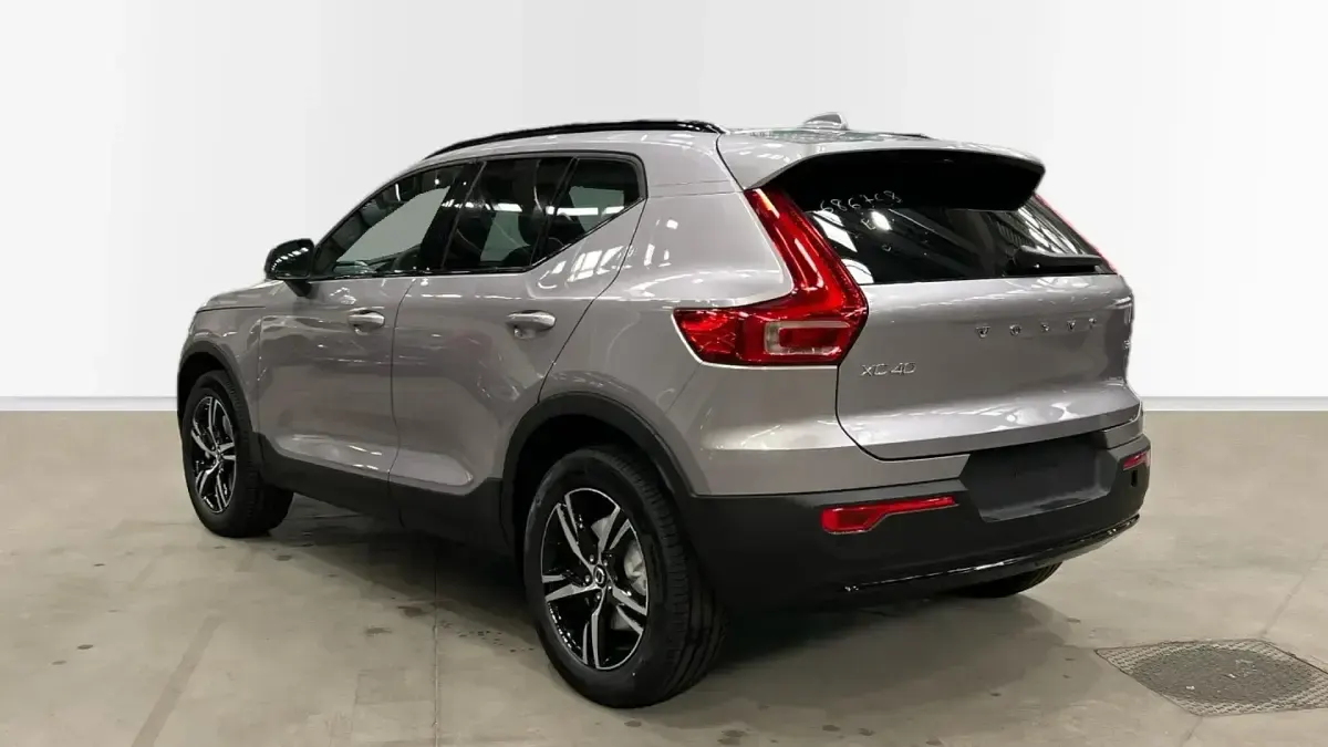 Uusi Volvo XC40 Plus 163 HP (119 kW) 2025 Harmaa Katumaasturi