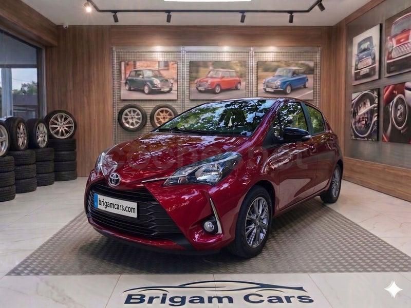 Usado Toyota Yaris Active 69 CV (50 kW) 2019 Granate Berlina
