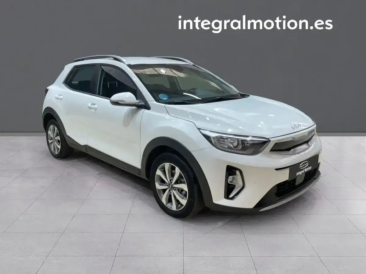 Usado Kia Stonic 100 CV (73 kW) 2022 Blanco SUV