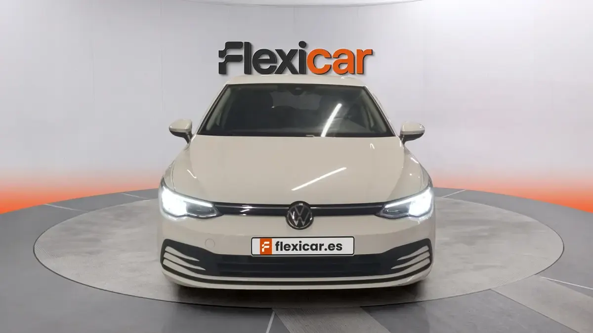 Usado VW Golf VIII Life 110 CV (80 kW) 2024 Blanco Familiar