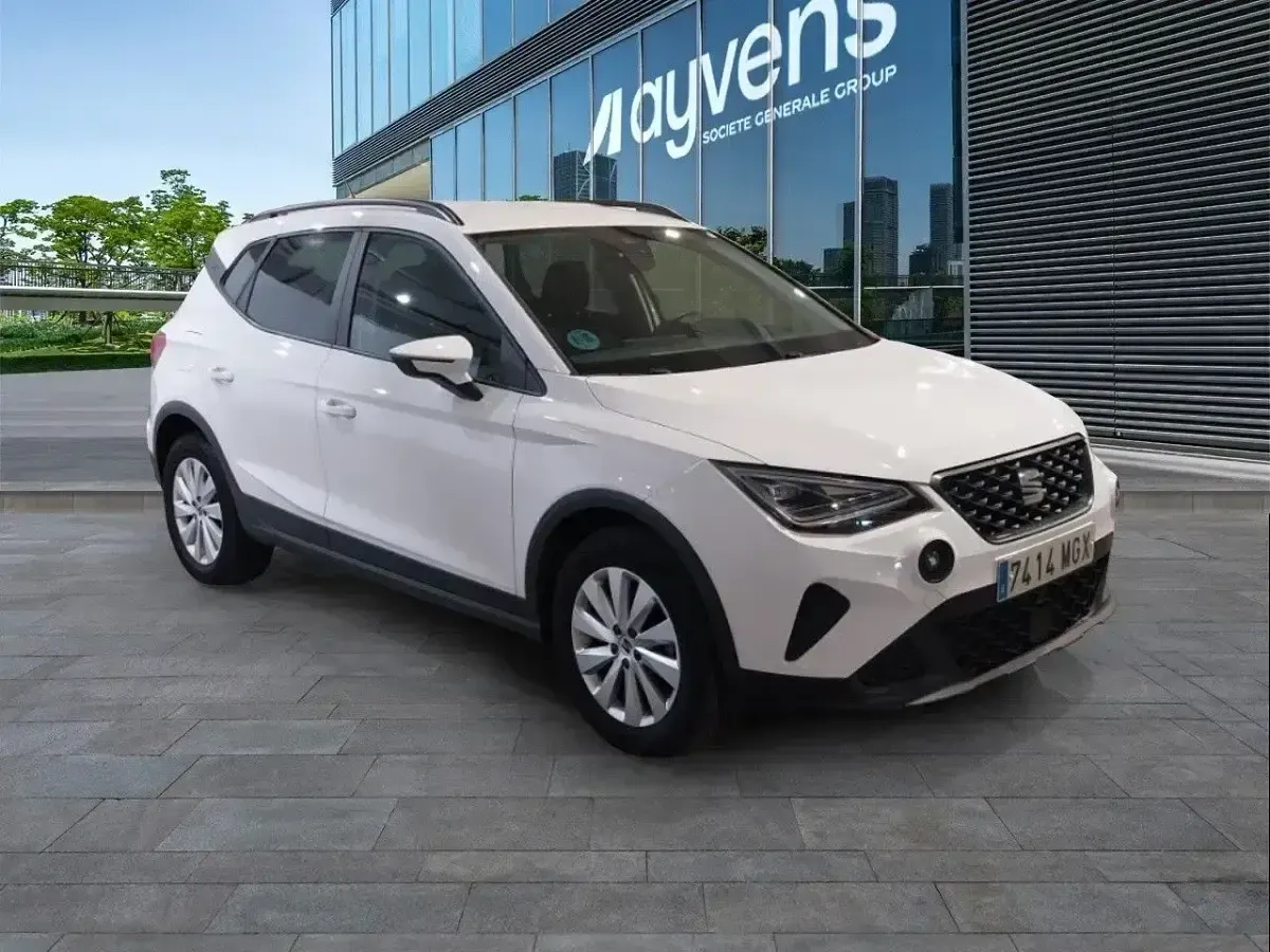 Usado Seat Arona Style 110 CV (80 kW) 2023 Blanco SUV