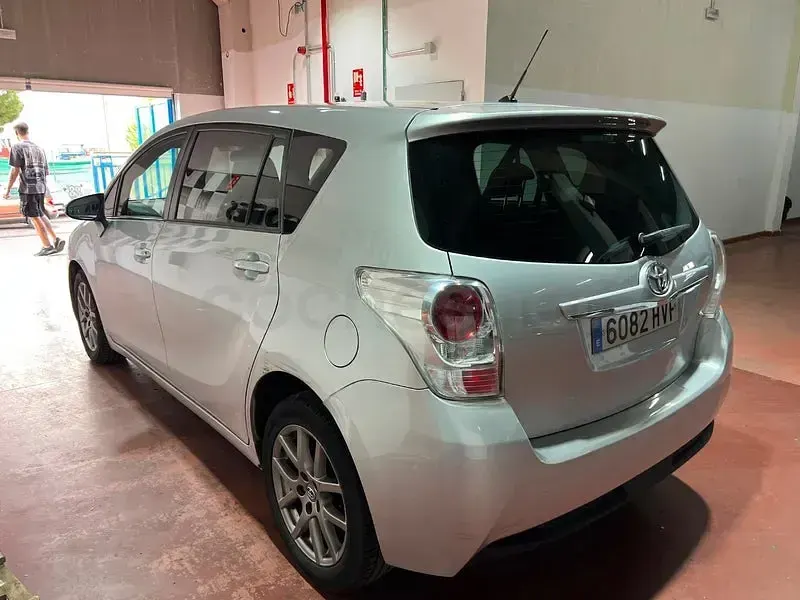 Usado Toyota Verso Advance 124 CV (91 kW) 2014 Gris / plata Monovolumen