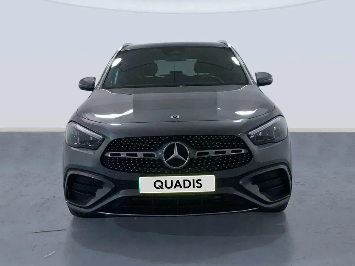 Usado Mercedes GLA200 150 CV (110 kW) 2025 Gris SUV