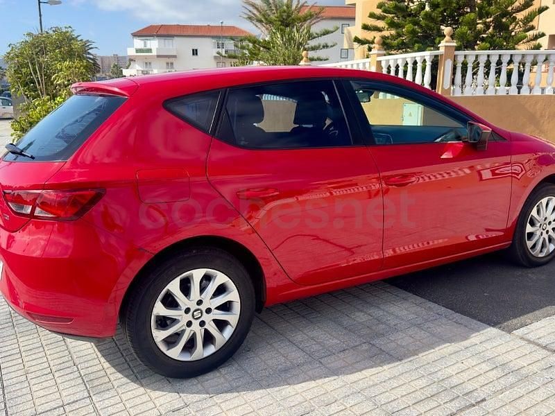 Usado Seat Leon Style 110 CV (80 kW) 2016 Rojo Berlina
