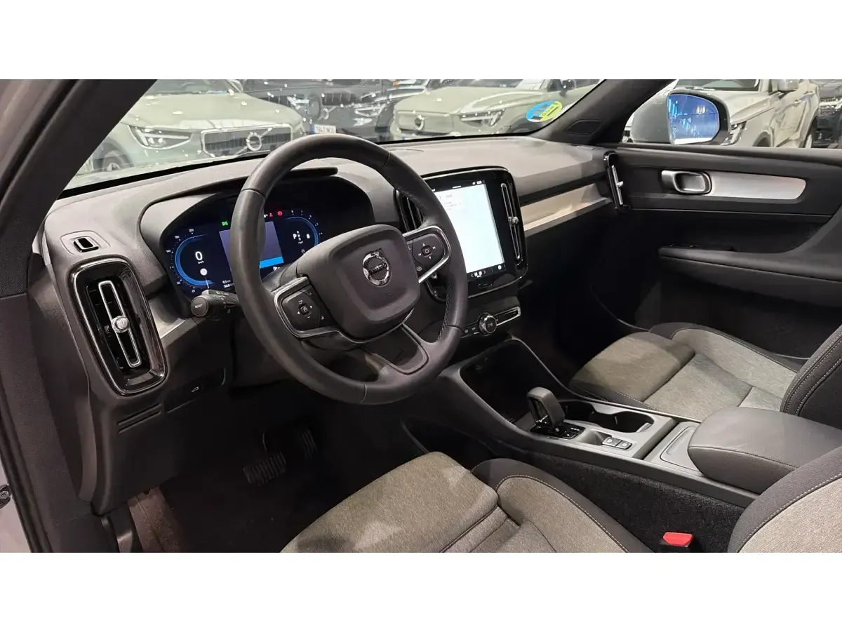 Usado Volvo XC40 Core 163 HP (119 kW) 2024 Cinzento SUV