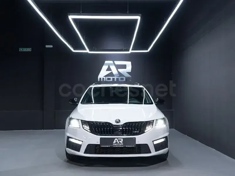 Usado Skoda Octavia RS 245 CV (180 kW) 2019 Blanco Familiar