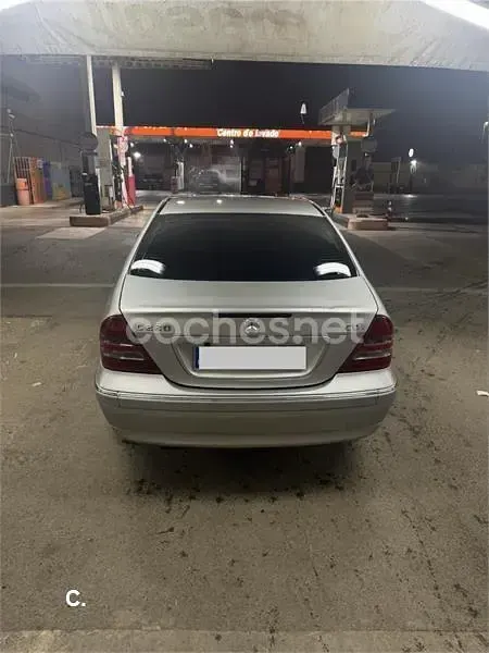 Usado Mercedes C220 Classic 125 CV (91 kW) 2001 Gris / plata Berlina