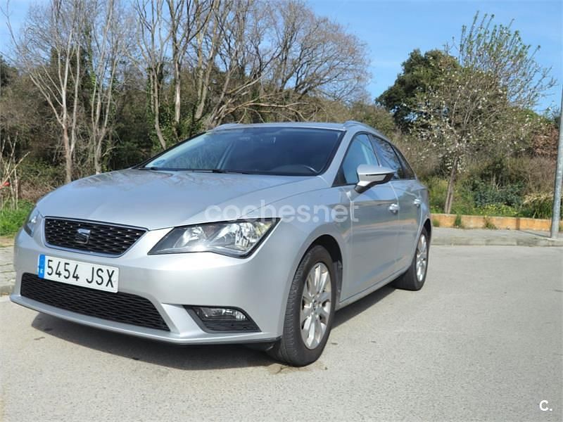 Usado Seat Leon ST Reference 110 CV (80 kW) 2016 Gris / plata Familiar