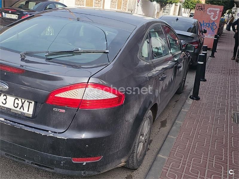 Usado Ford Mondeo Trend 140 CV (102 kW) 2010 Negro Berlina