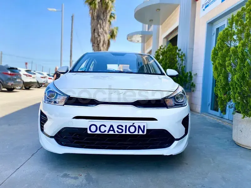 Usado Kia Rio 84 CV (61 kW) 2022 Blanco Berlina