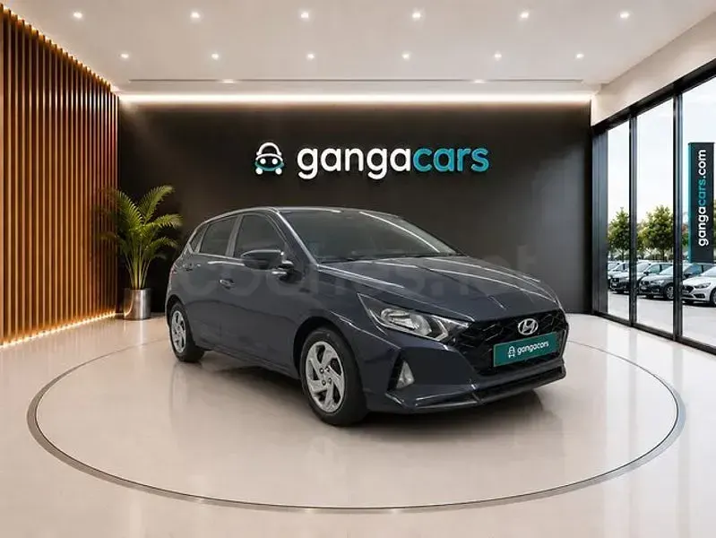 Usado Hyundai i20 100 CV (73 kW) 2023 Gris / plata Utilitario