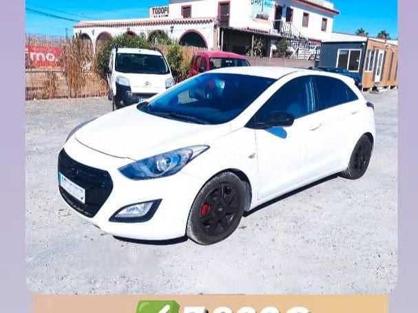 Blanco Usado 2016 Hyundai i30 Blackline Berlina | 7900 € (Buen precio) - Imagen 1/4