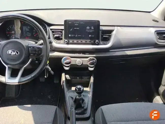 Usado Kia Stonic 100 CV (73 kW) 2021 Blanco SUV