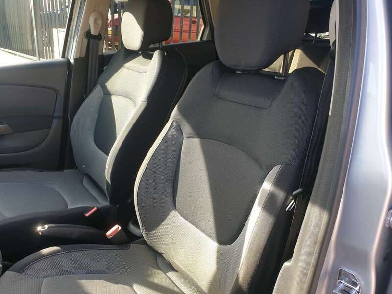 Usado Renault Captur Intens 90 HP (66 kW) 2015 Prateado SUV