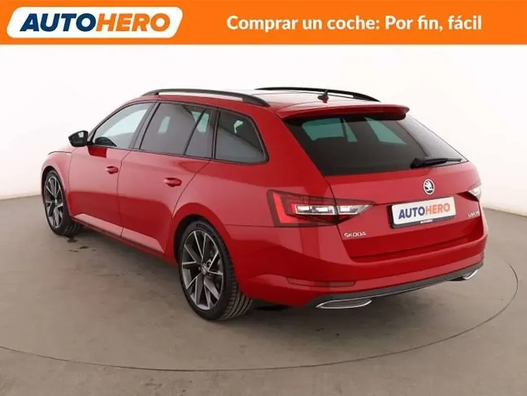 Usado Skoda Superb SportLine 150 CV (110 kW) 2019 Rojo Berlina