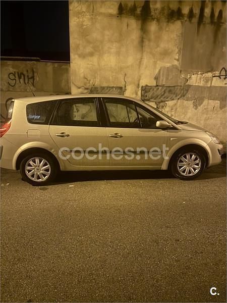 Usado Renault Scénic II Dynamique 130 CV (95 kW) 2007 Beige Monovolumen