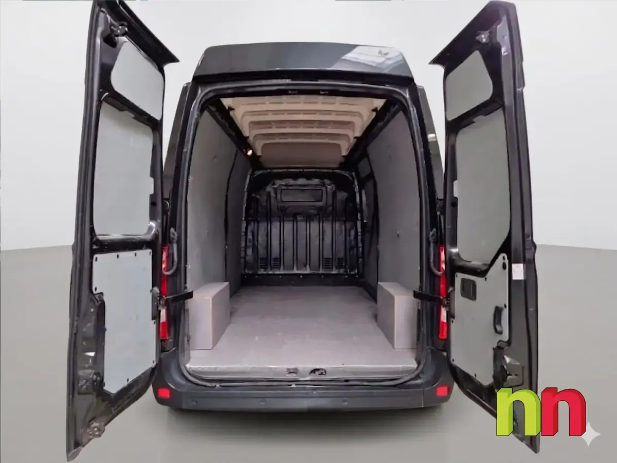 Usado Renault Master 150 CV (110 kW) 2023 Negro Monovolumen