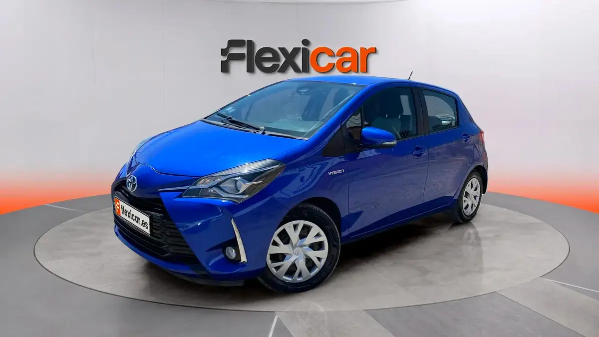 Usado Toyota Yaris Hybrid Active 100 CV (73 kW) 2020 Azul Berlina