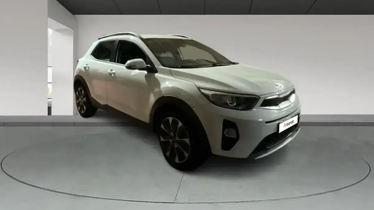 Usado Kia Stonic 100 HP (73 kW) 2019 Branco SUV