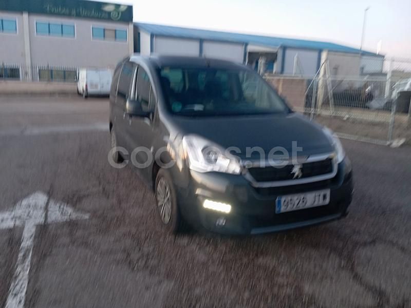 Usado Peugeot Partner Tepee Outdoor 100 CV (73 kW) 2016 Negro Monovolumen