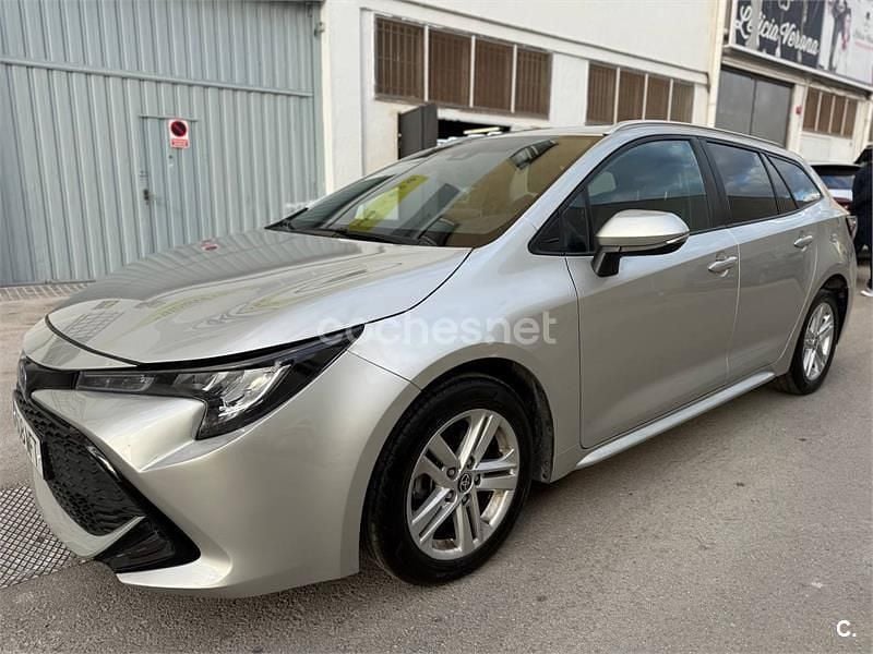 Usado Toyota Corolla Active 140 CV (102 kW) 2023 Gris / plata Familiar