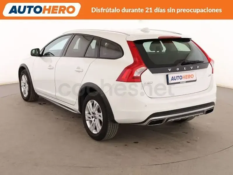 Usado Volvo V60 CC Kinetic 150 CV (110 kW) 2015 Blanco Familiar