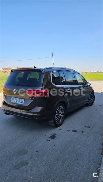 Usado VW Touran Sportline 150 CV (110 kW) 2015 Marrón Monovolumen