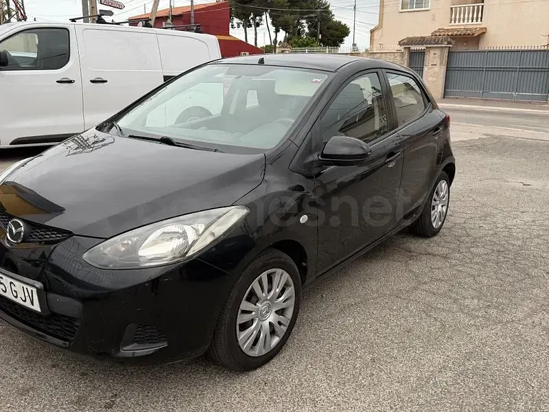 Usado Mazda 2 Active 68 CV (50 kW) 2009 Negro Utilitario