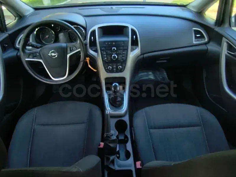 Usado Opel Astra Excellence 110 CV (80 kW) 2011 Gris / plata Berlina