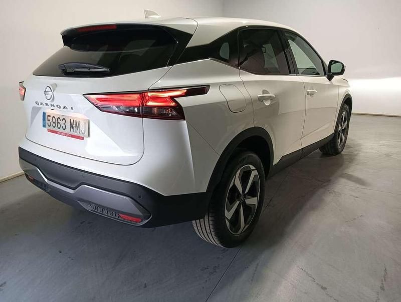 Begagnad Nissan Qashqai Acenta 158 HK (116 kW) 2023 Vit SUV