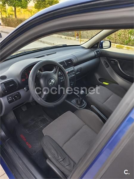Usado Seat Leon 90 CV (66 kW) 2002 Azul Berlina