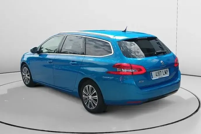 Usado Peugeot 308 SW Allure 132 CV (97 kW) 2021 Azul Familiar