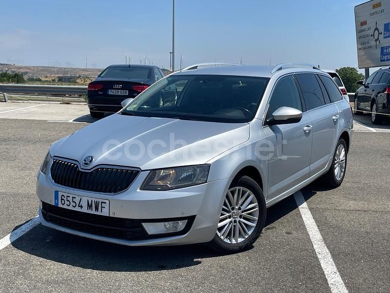 Gris / plata Usado 2014 Skoda Octavia Elegance Familiar | 10.800 € (Precio justo) - Imagen 1/4