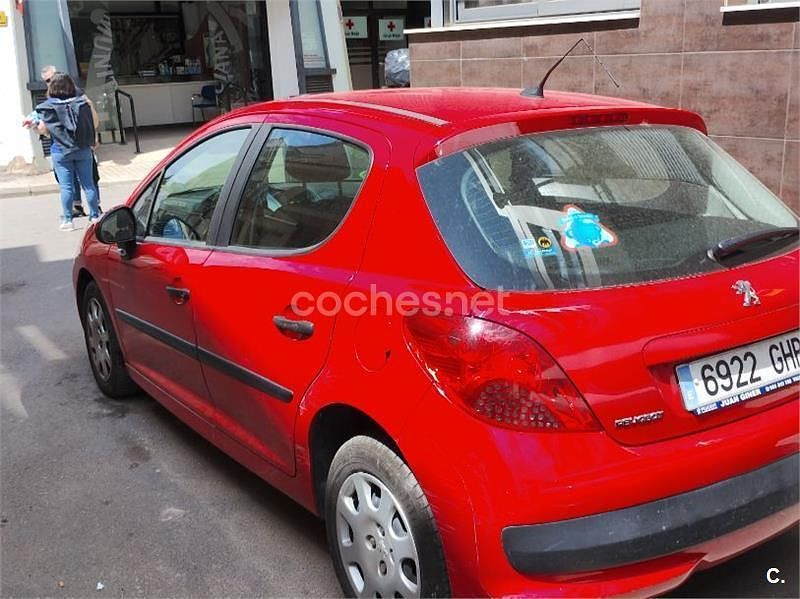 Rojo Usado 2008 Peugeot 207 Berlina | 4300 € (Precio justo) - Imagen 1/2