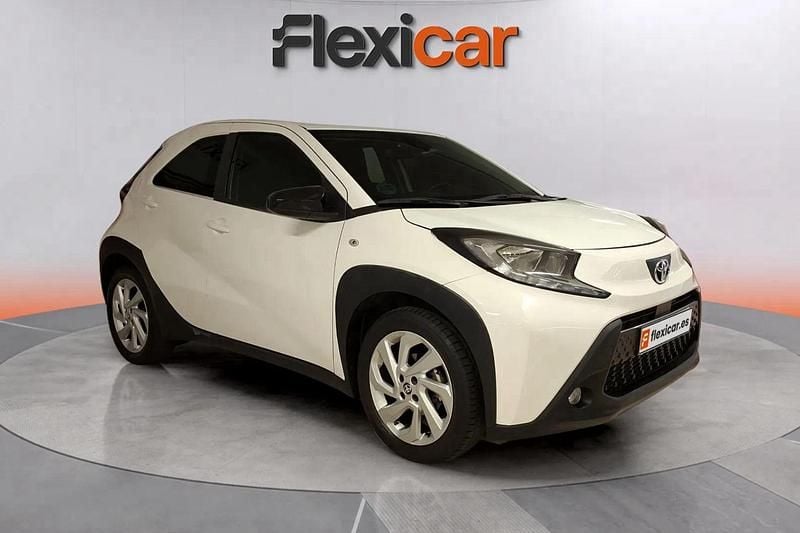 Blanco Usado 2024 Toyota Aygo X Play SUV | 11.990 € (Precio justo) - Imagen 1/4