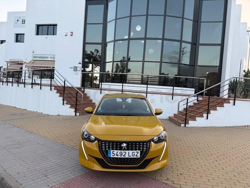 Usado Peugeot 208 Allure 100 CV (73 kW) 2020 Amarillo Utilitario